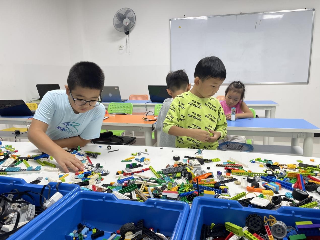 启迪艺术乐高编程课堂