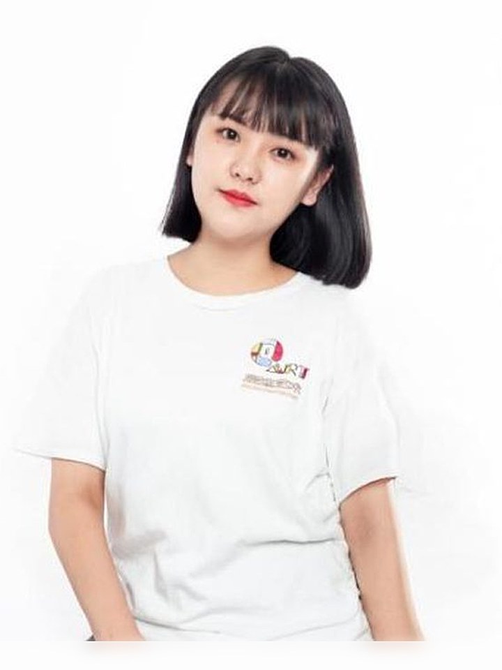 启迪艺术教师 王霞